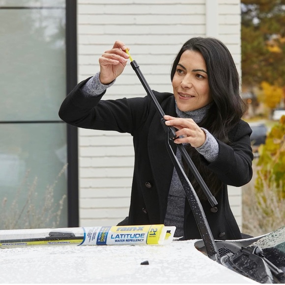 Rain-X 5079274-2 Latitude 2-In-1 Water Repellent Wiper Blades,16 & 24 Inch - Picture 8 of 8